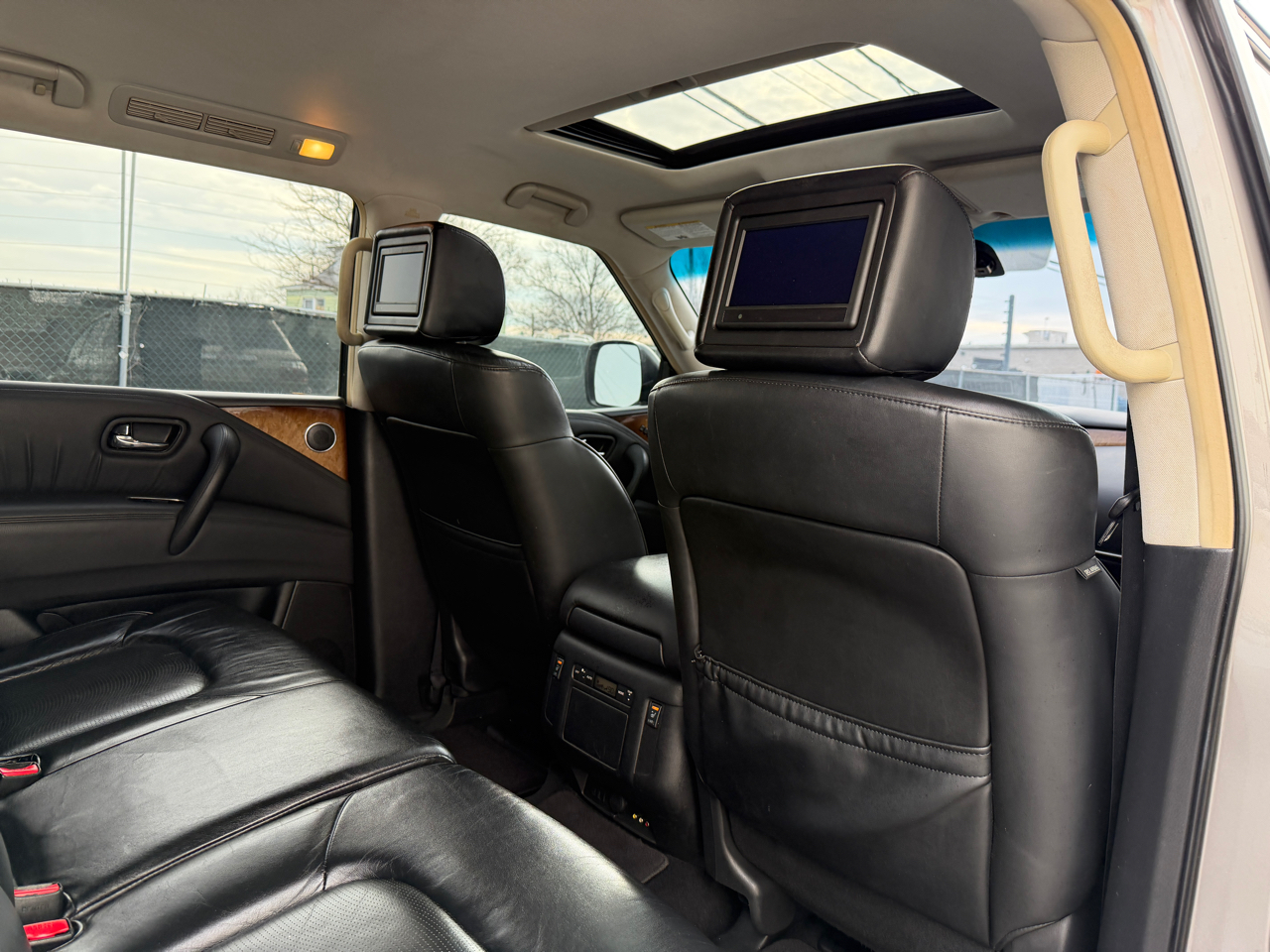 Infiniti QX56 4WD 4dr 8-passenger 2012