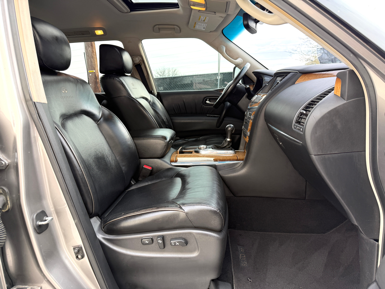 Infiniti QX56 4WD 4dr 8-passenger 2012