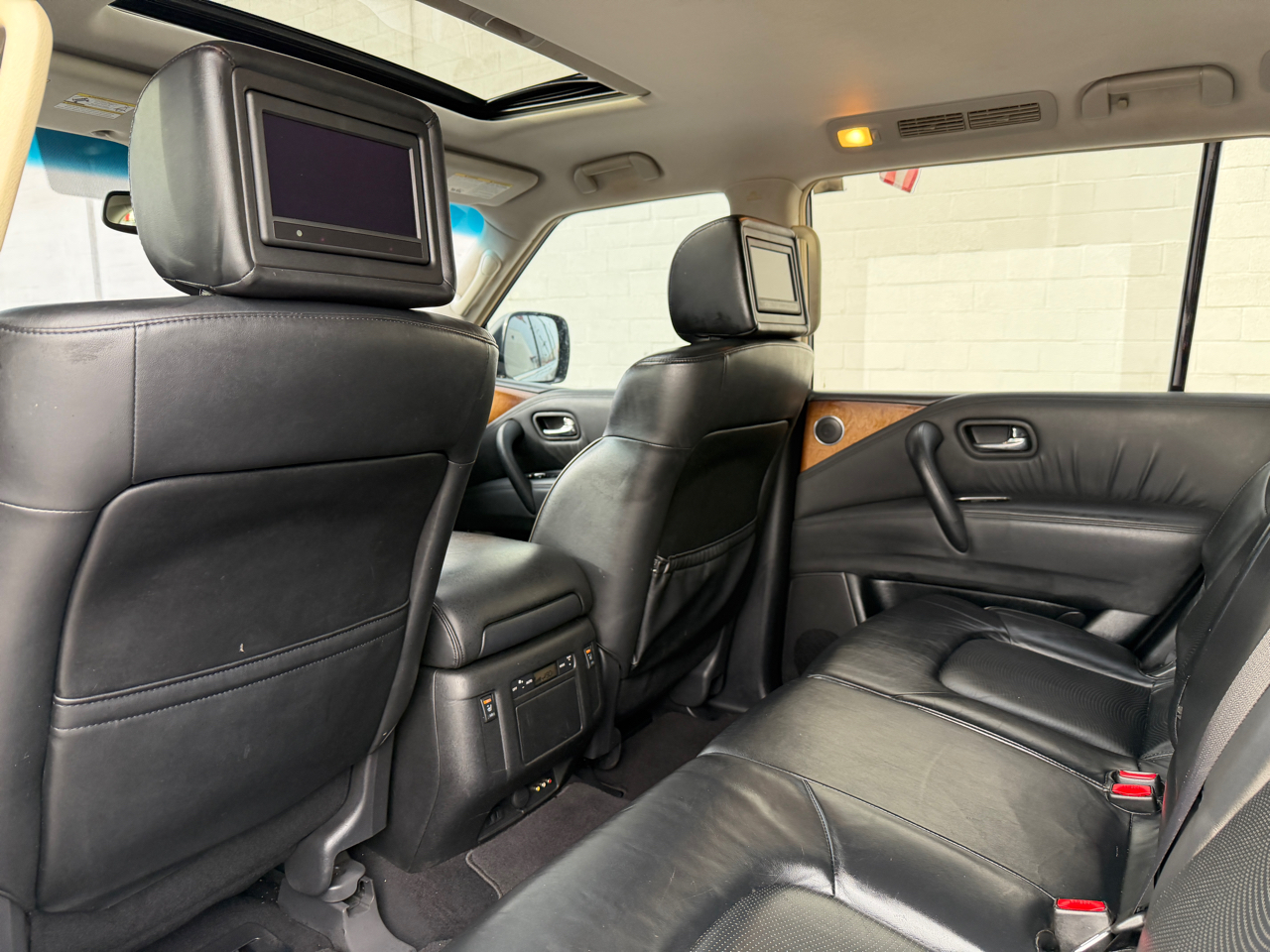 Infiniti QX56 4WD 4dr 8-passenger 2012