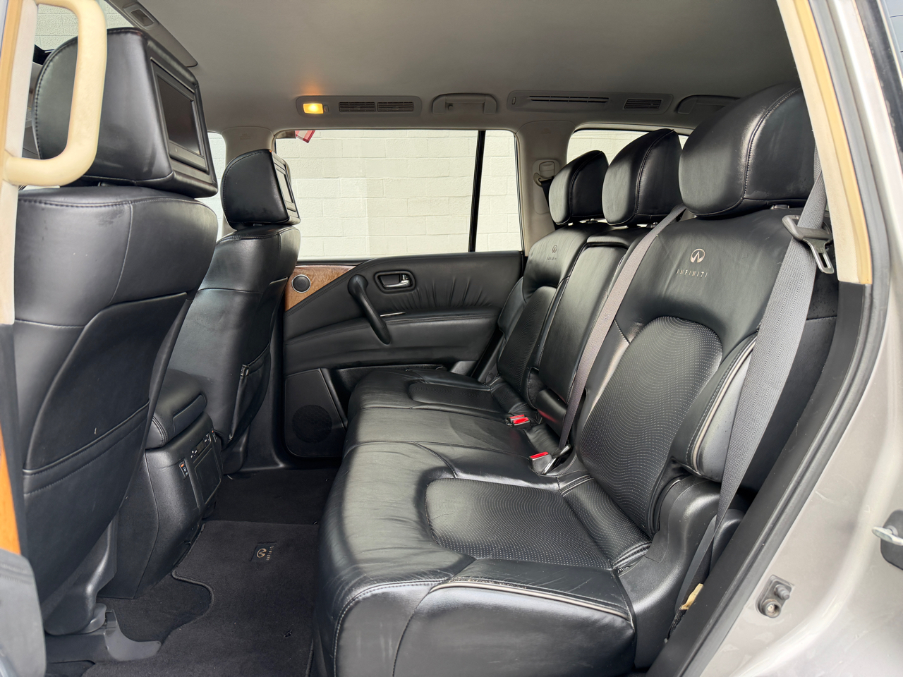 Infiniti QX56 4WD 4dr 8-passenger 2012