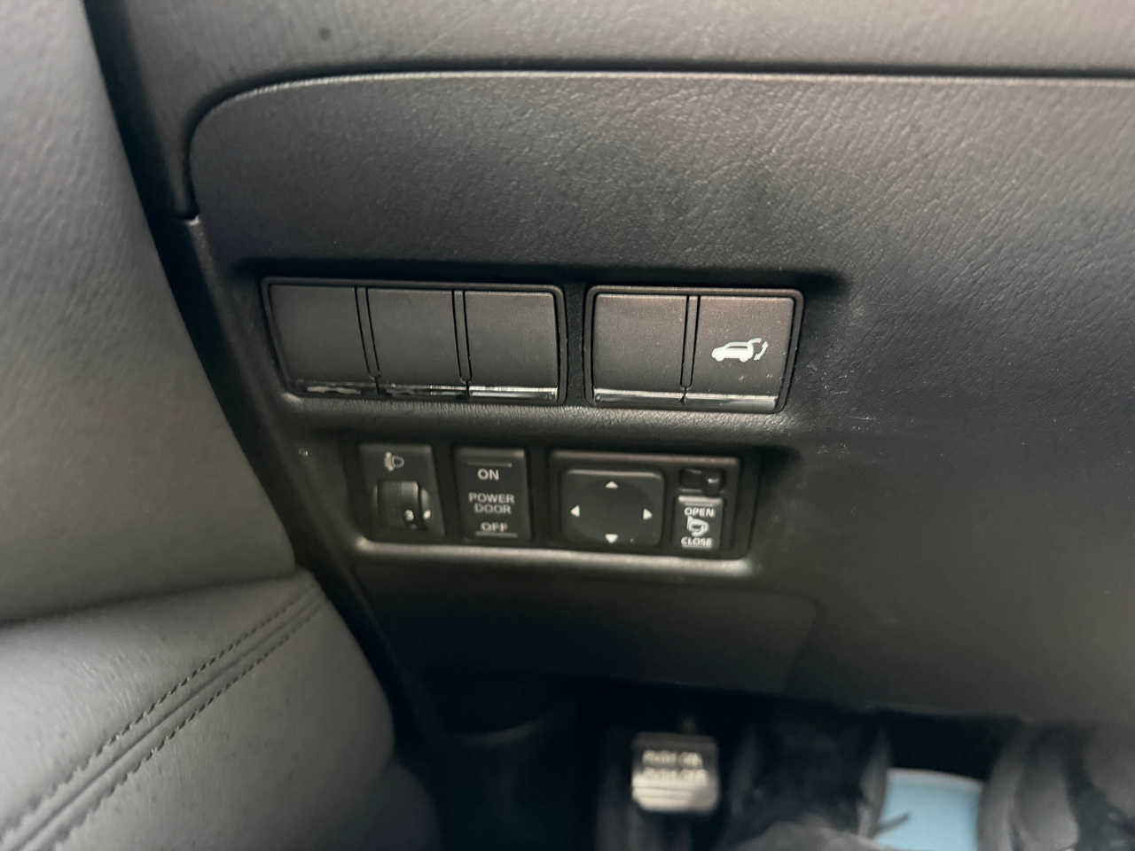 Infiniti QX56 4WD 4dr 8-passenger 2012