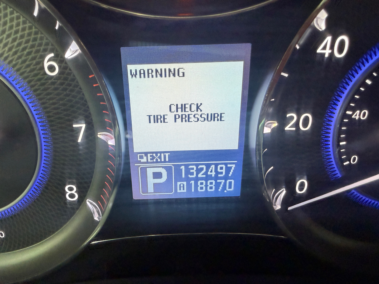 Infiniti QX56 4WD 4dr 8-passenger 2012