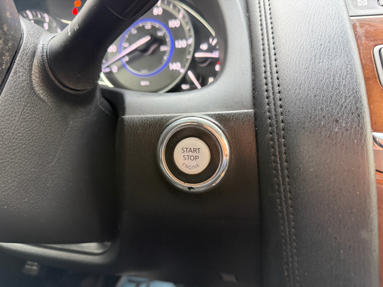 Infiniti QX56 4WD 4dr 8-passenger 2012