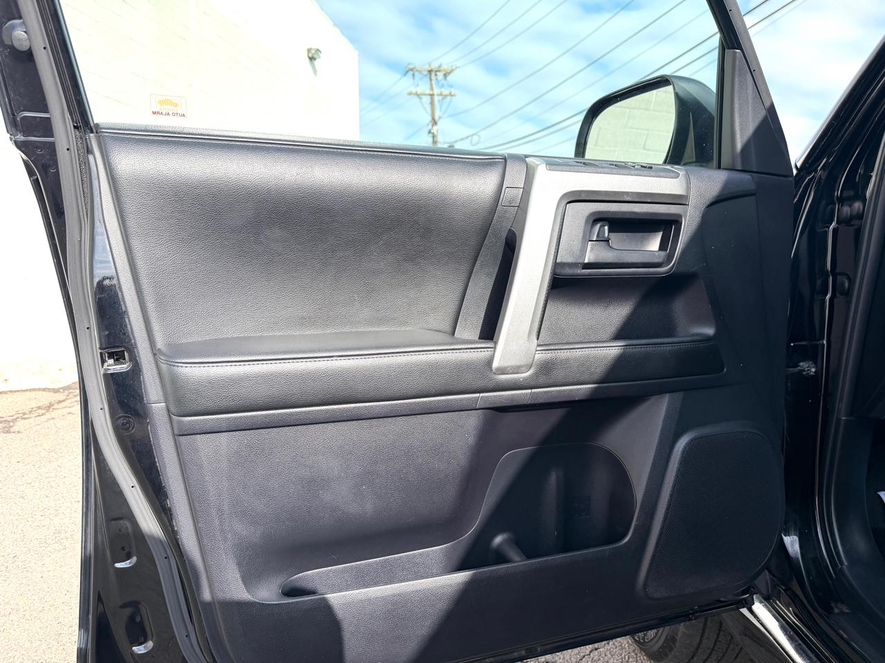 Toyota 4Runner 4WD 4dr V6 Limited (Natl) 2012