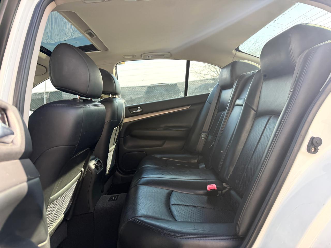 Infiniti G37 Sedan 4dr x AWD 2012