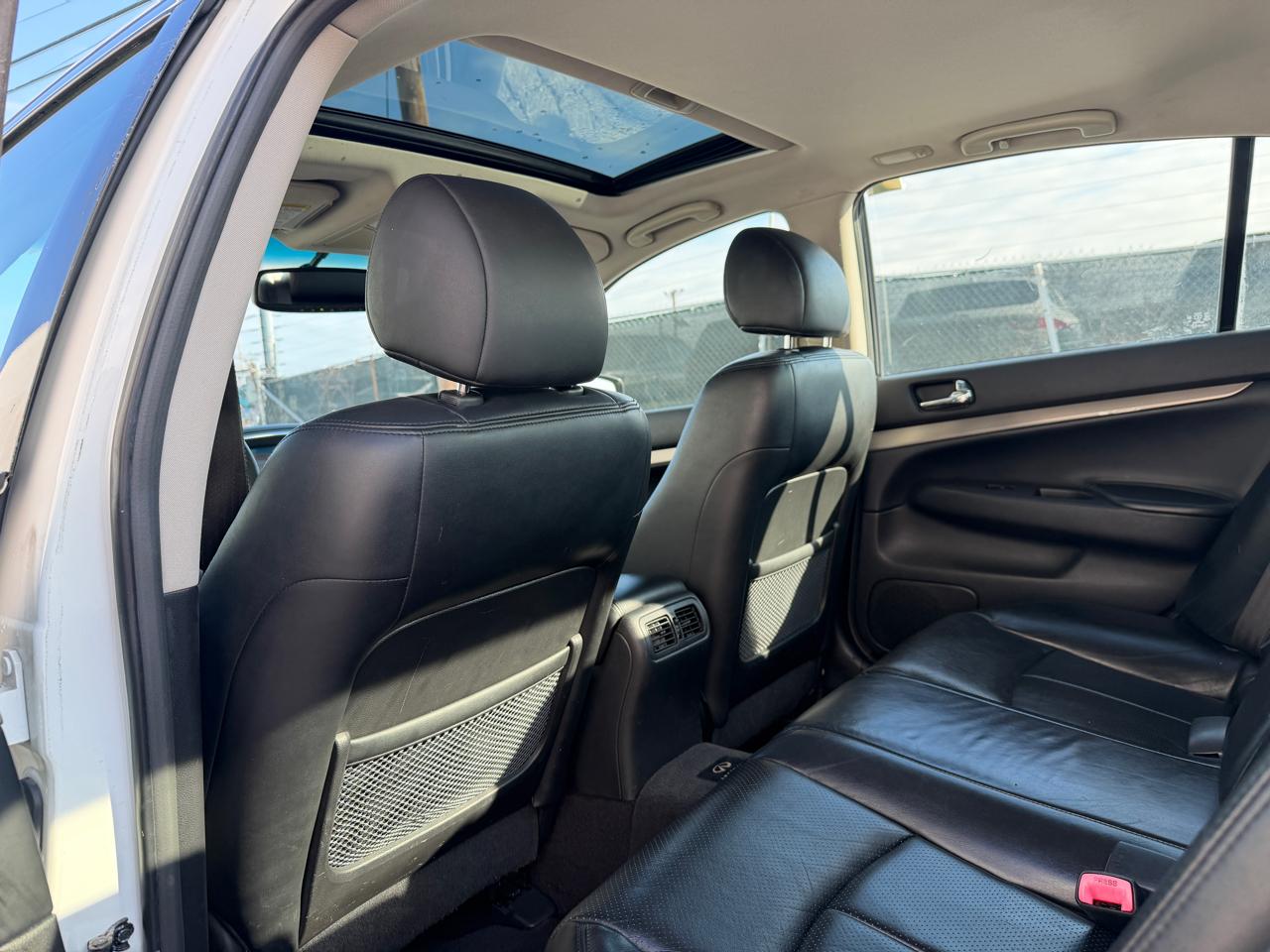 Infiniti G37 Sedan 4dr x AWD 2012