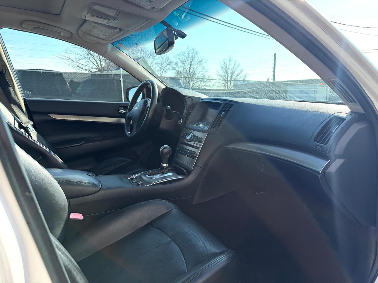 Infiniti G37 Sedan 4dr x AWD 2012