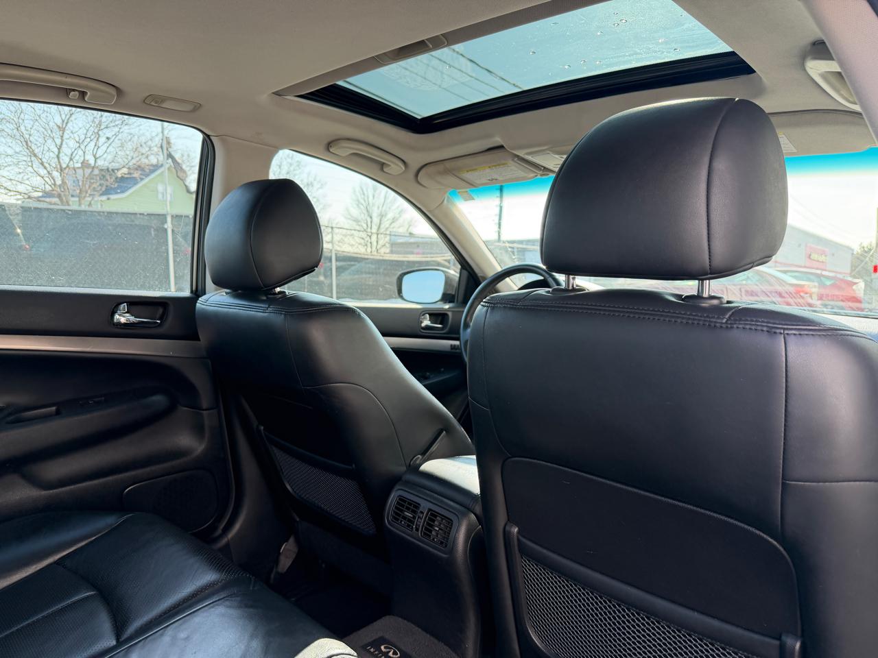 Infiniti G37 Sedan 4dr x AWD 2012