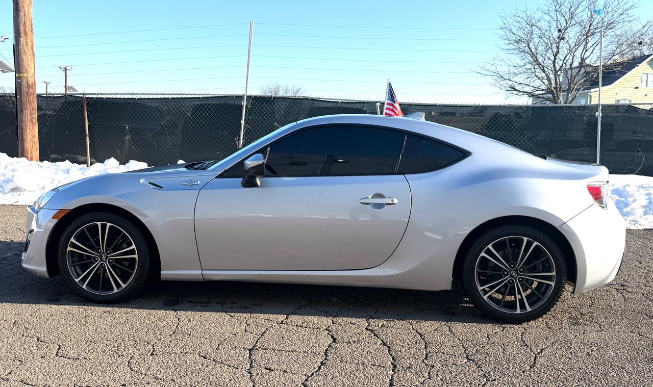 Scion FR-S 2dr Cpe Man (Natl) 2015