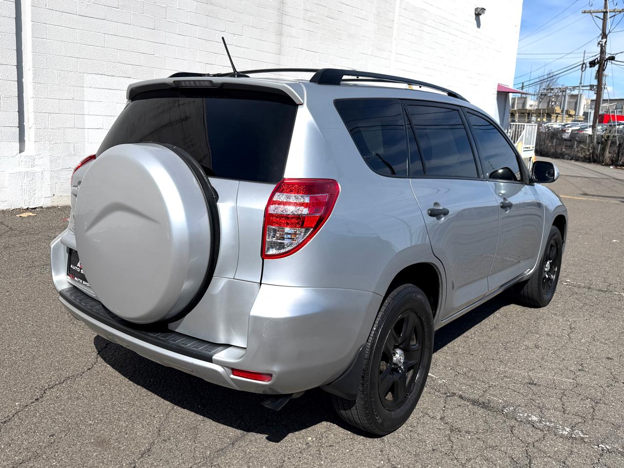 Toyota RAV4 FWD 4dr 4-cyl 4-Spd AT (Natl) 2011