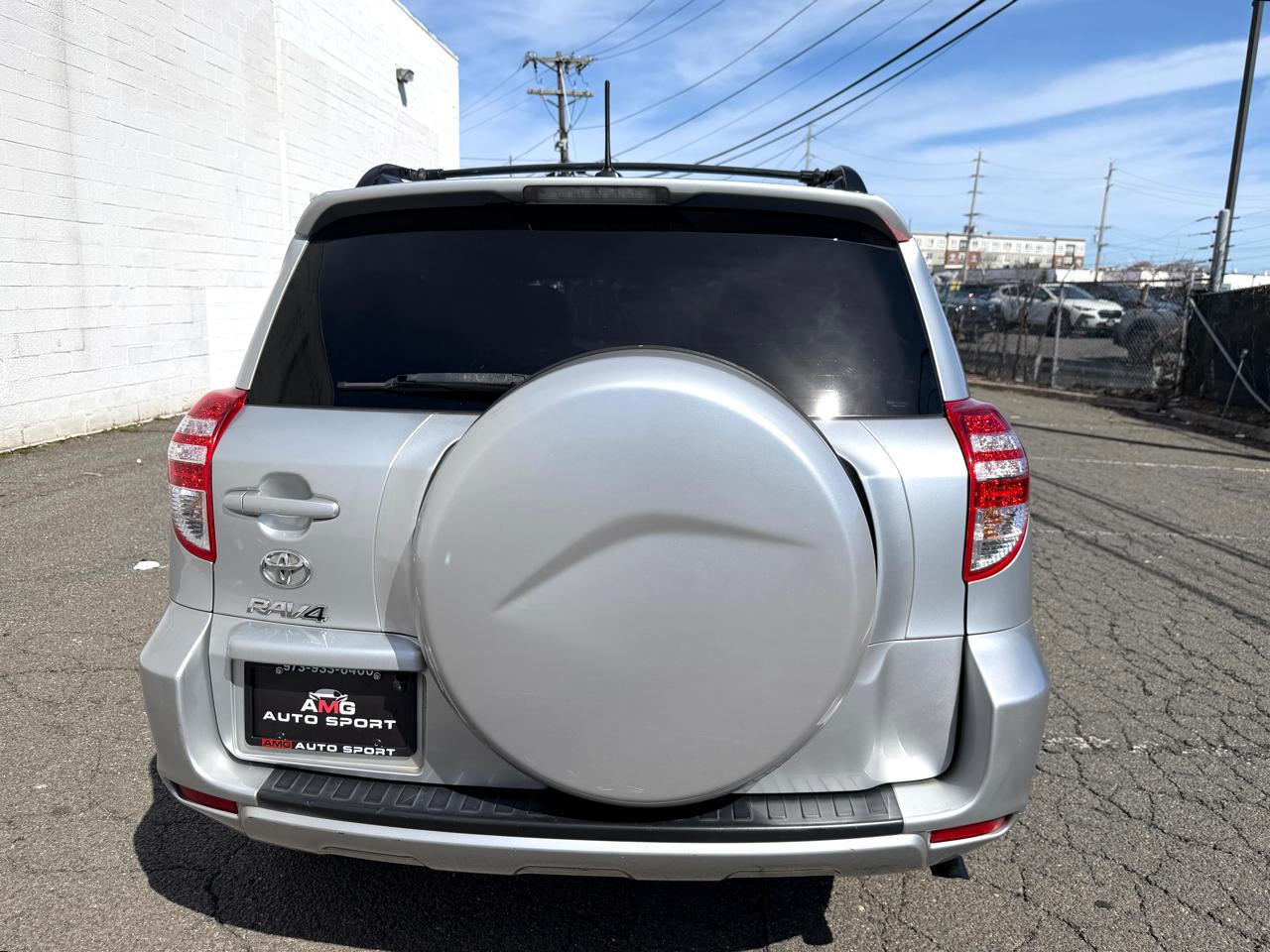 Toyota RAV4 FWD 4dr 4-cyl 4-Spd AT (Natl) 2011