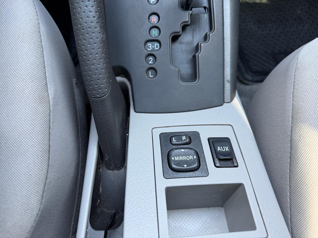 Toyota RAV4 FWD 4dr 4-cyl 4-Spd AT (Natl) 2011