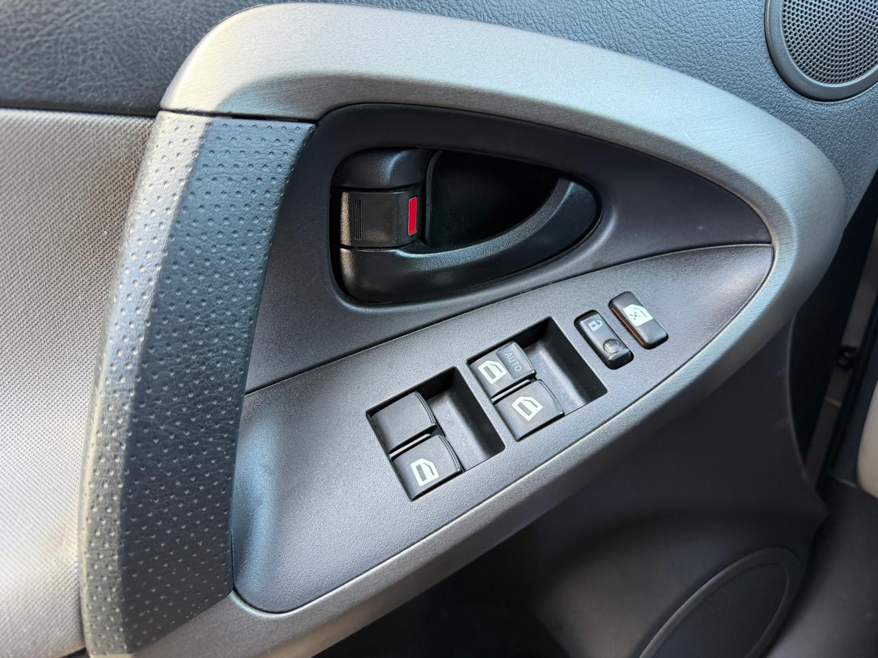 Toyota RAV4 FWD 4dr 4-cyl 4-Spd AT (Natl) 2011