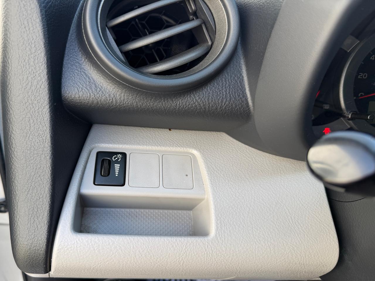 Toyota RAV4 FWD 4dr 4-cyl 4-Spd AT (Natl) 2011