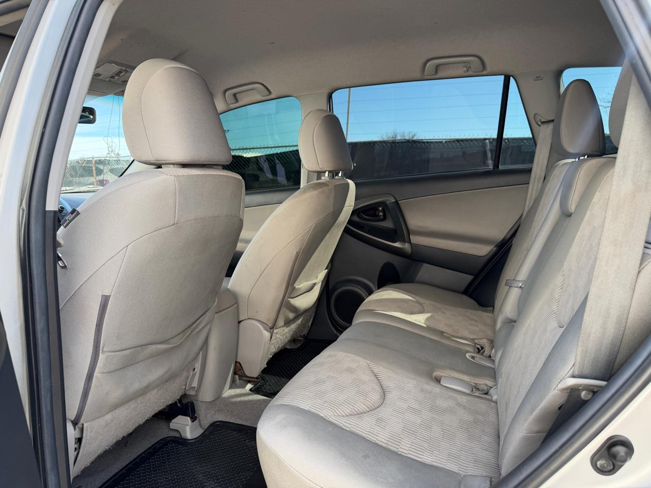 Toyota RAV4 FWD 4dr 4-cyl 4-Spd AT (Natl) 2011