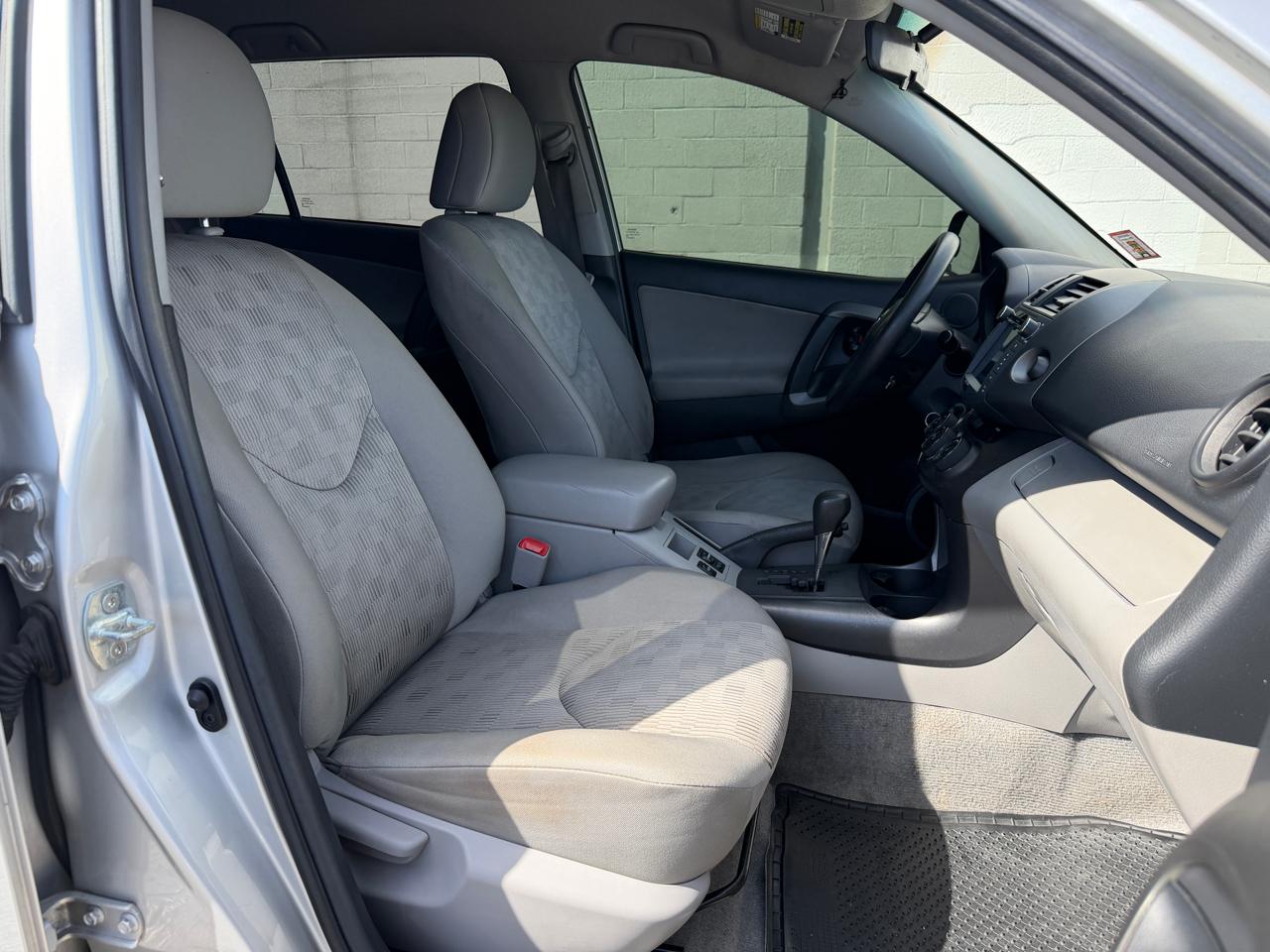 Toyota RAV4 FWD 4dr 4-cyl 4-Spd AT (Natl) 2011