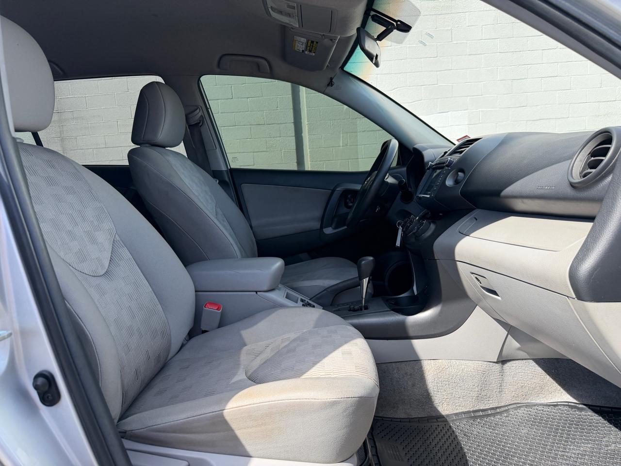 Toyota RAV4 FWD 4dr 4-cyl 4-Spd AT (Natl) 2011