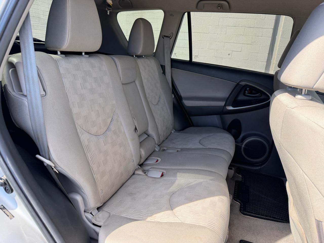 Toyota RAV4 FWD 4dr 4-cyl 4-Spd AT (Natl) 2011