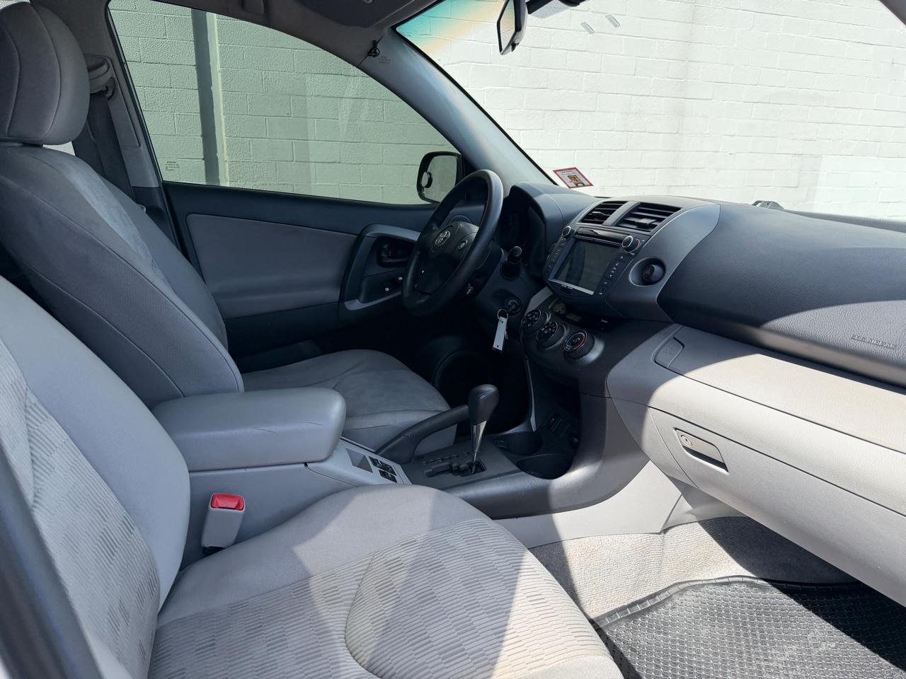 Toyota RAV4 FWD 4dr 4-cyl 4-Spd AT (Natl) 2011