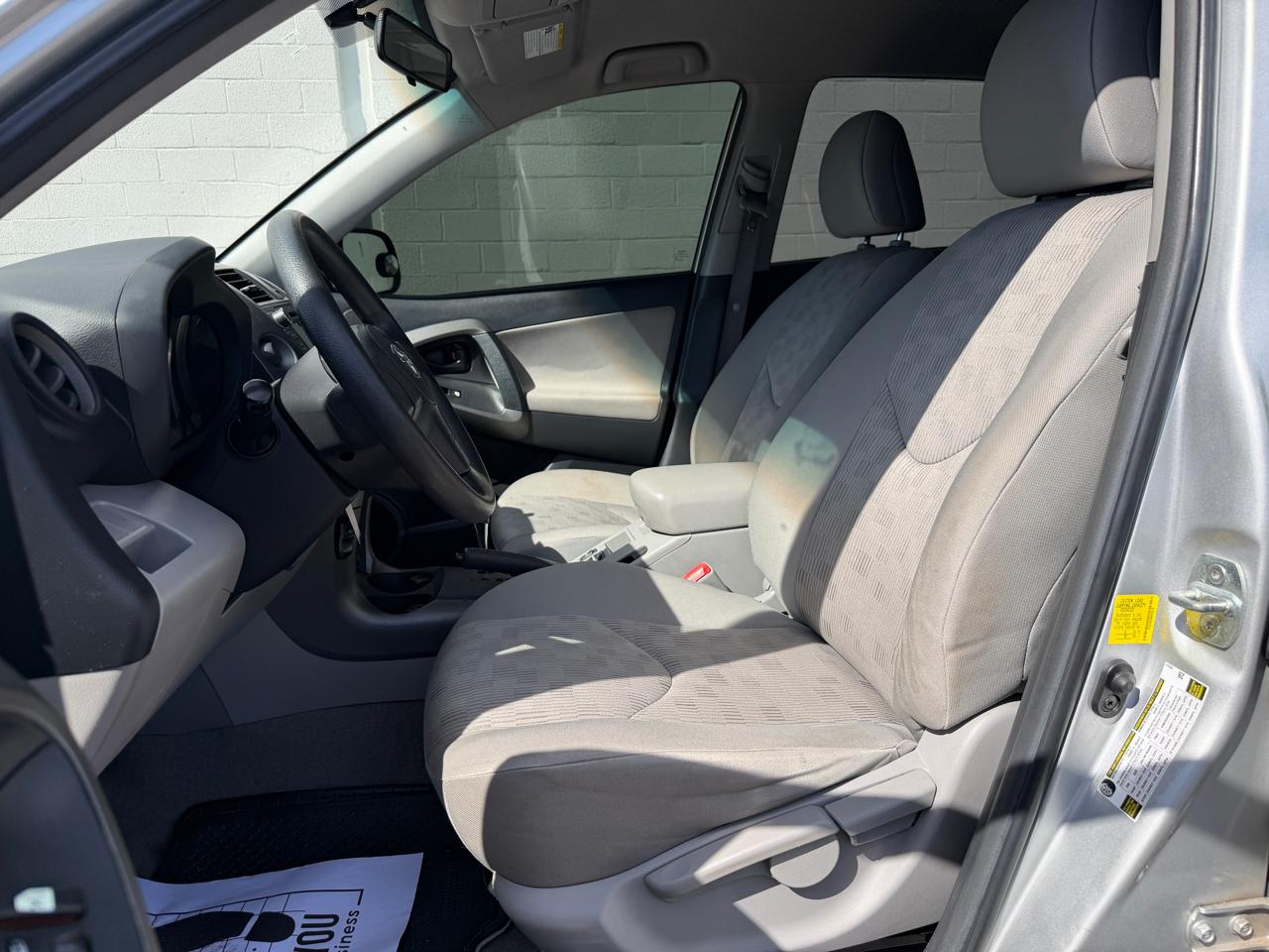 Toyota RAV4 FWD 4dr 4-cyl 4-Spd AT (Natl) 2011