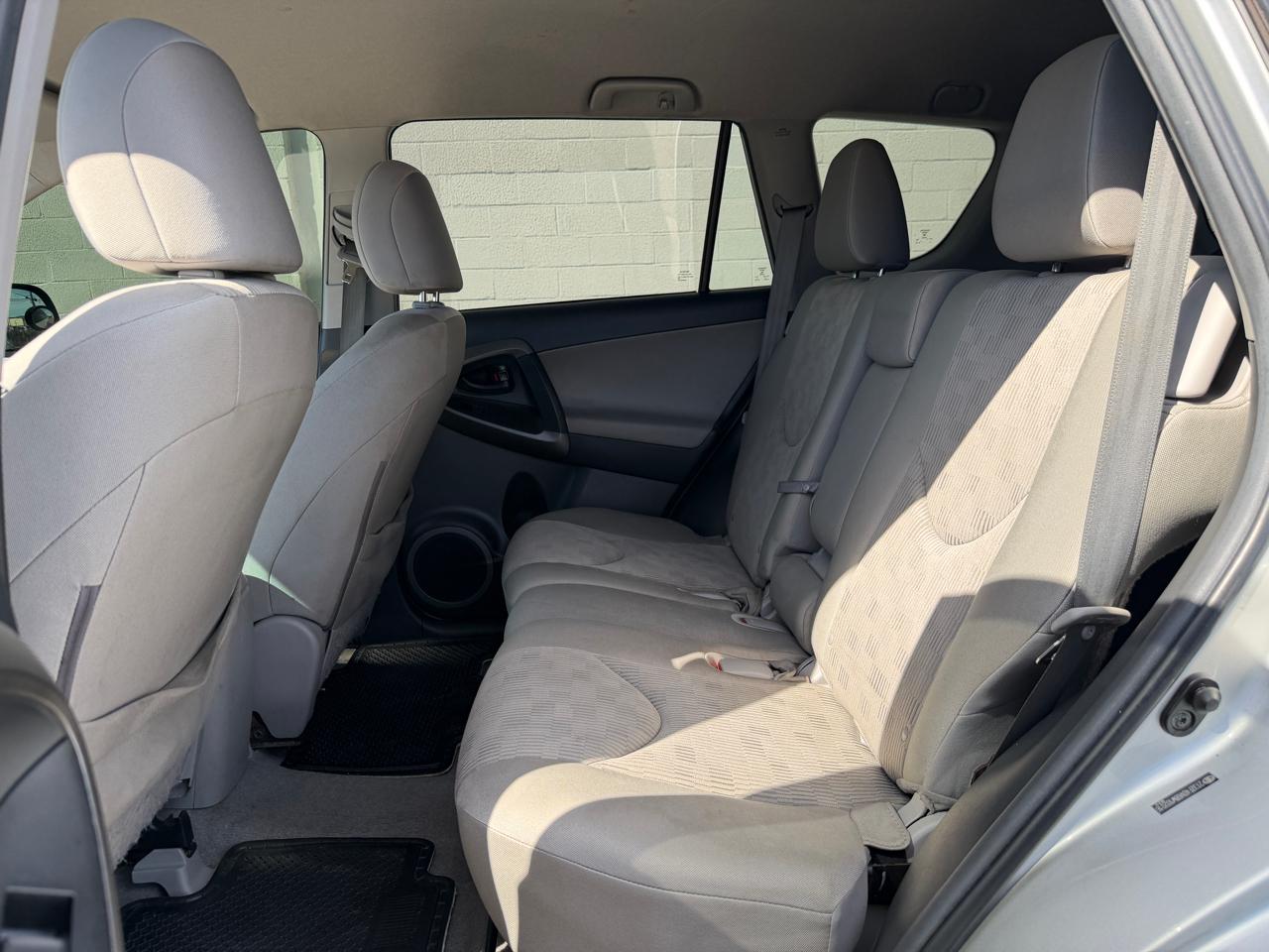 Toyota RAV4 FWD 4dr 4-cyl 4-Spd AT (Natl) 2011