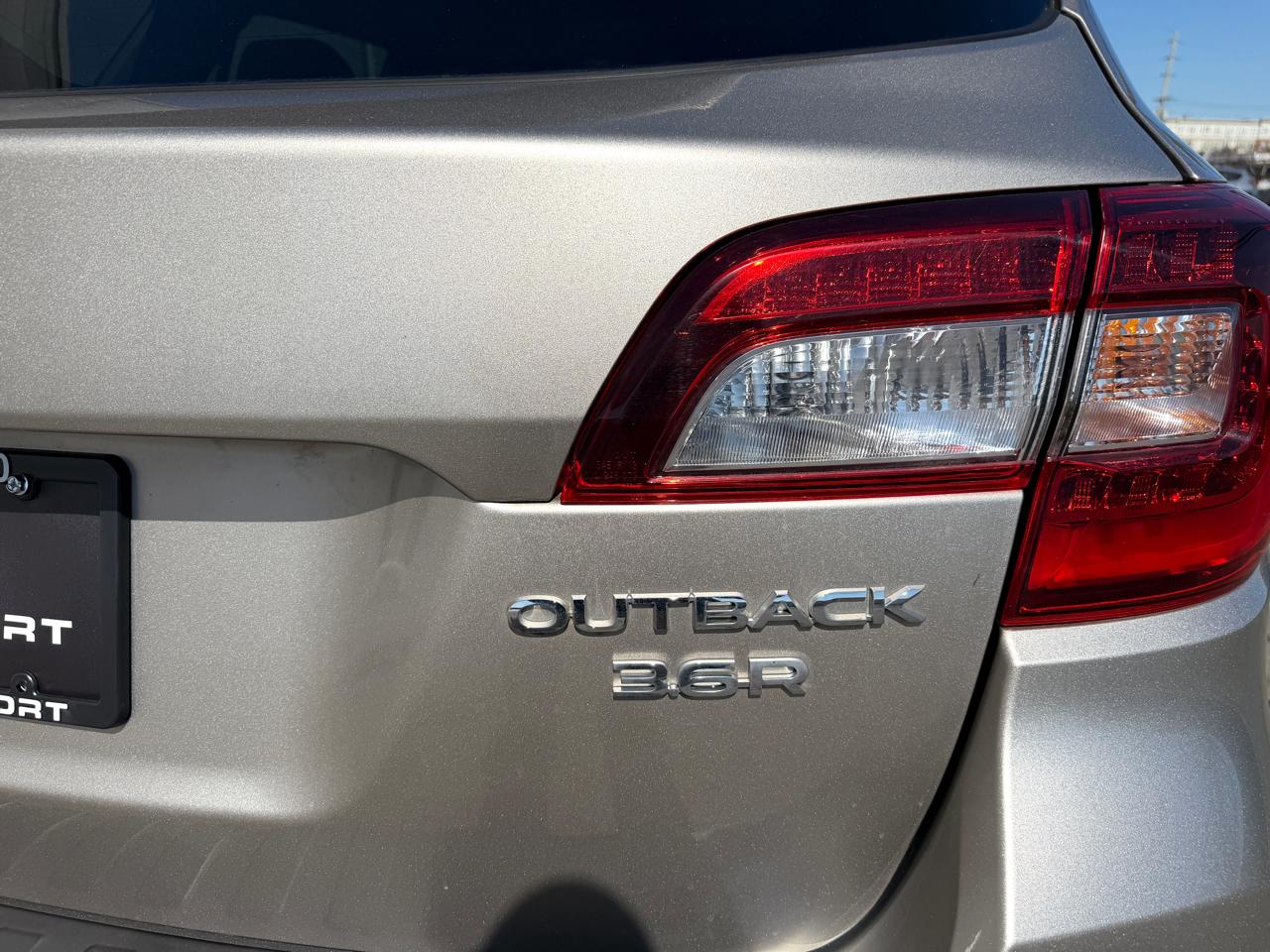 Subaru Outback 4dr Wgn 3.6R Limited 2016