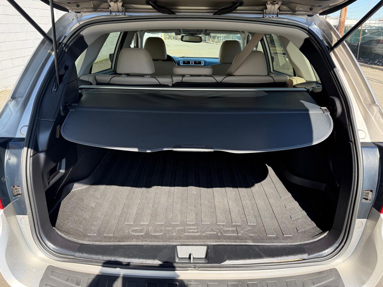 Subaru Outback 4dr Wgn 3.6R Limited 2016
