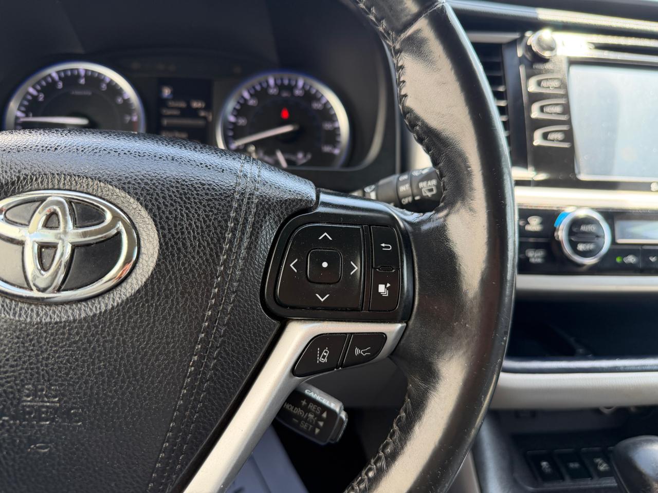 Toyota Highlander XLE V6 AWD (Natl) 2017