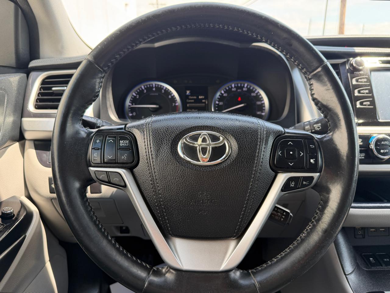 Toyota Highlander XLE V6 AWD (Natl) 2017