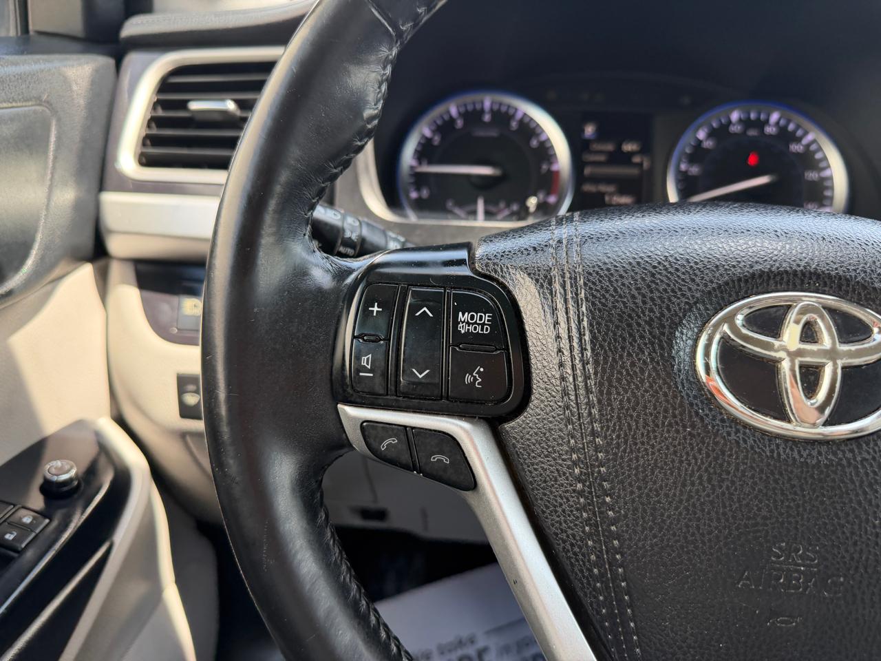 Toyota Highlander XLE V6 AWD (Natl) 2017