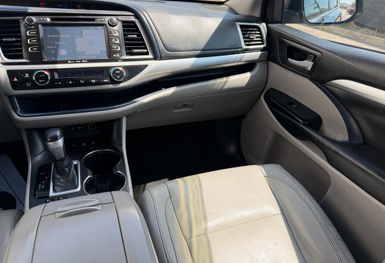 Toyota Highlander XLE V6 AWD (Natl) 2017