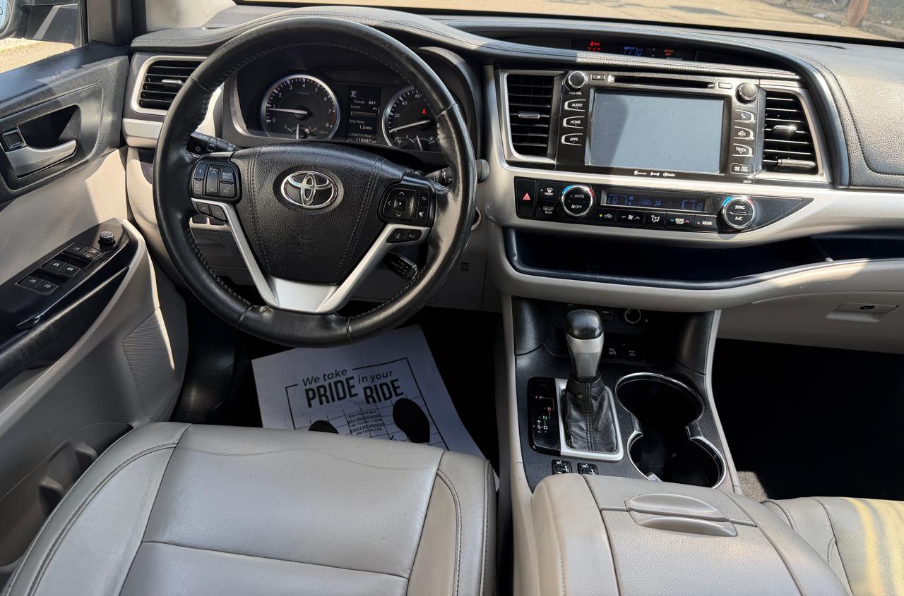 Toyota Highlander XLE V6 AWD (Natl) 2017