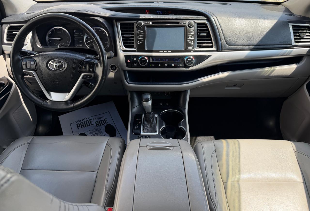 Toyota Highlander XLE V6 AWD (Natl) 2017