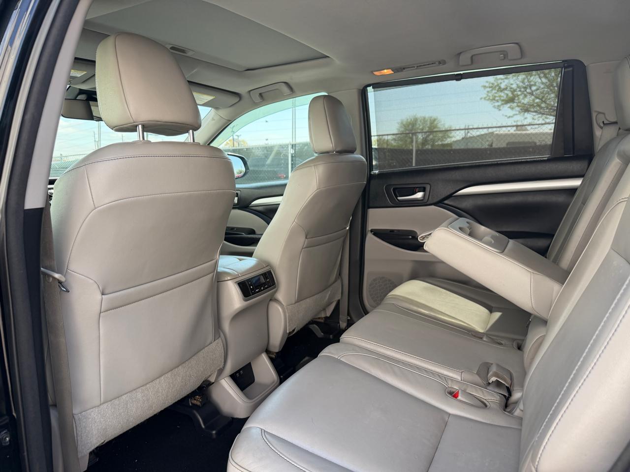 Toyota Highlander XLE V6 AWD (Natl) 2017