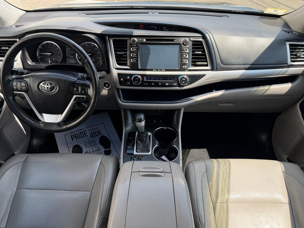 Toyota Highlander XLE V6 AWD (Natl) 2017