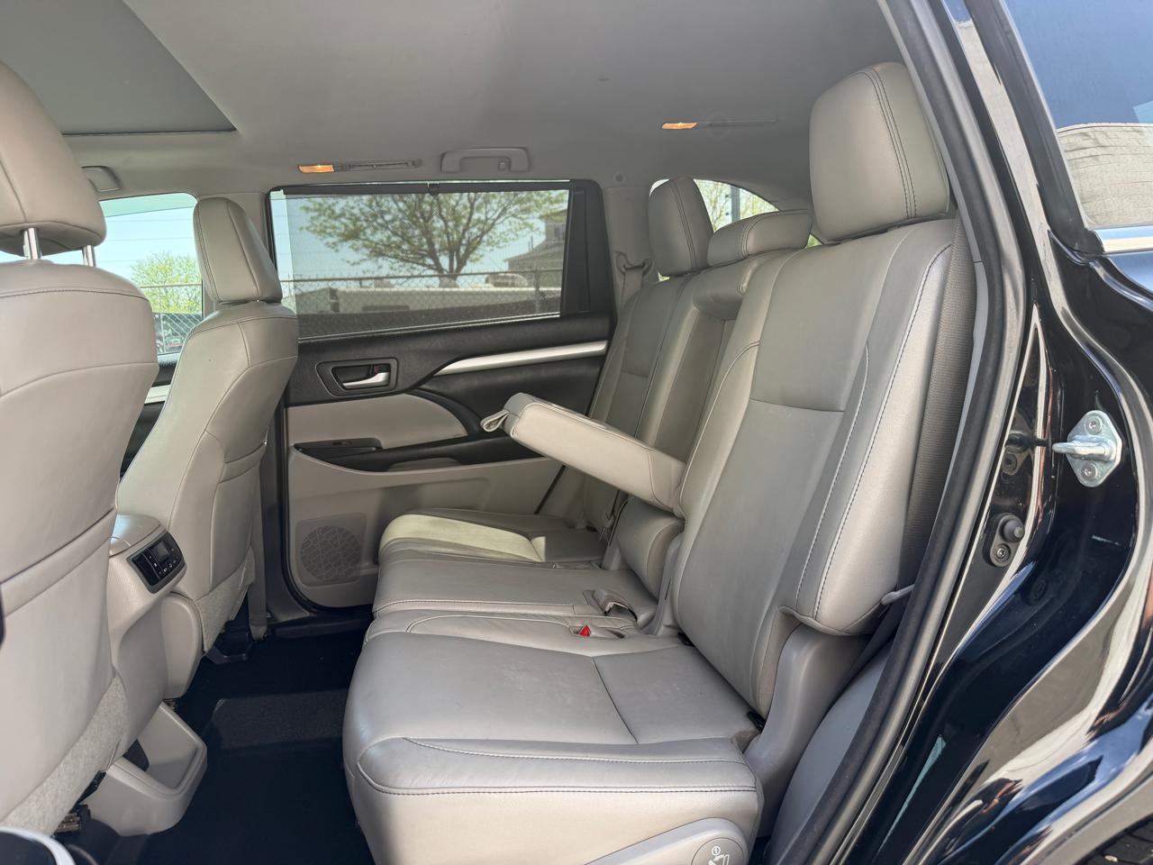 Toyota Highlander XLE V6 AWD (Natl) 2017