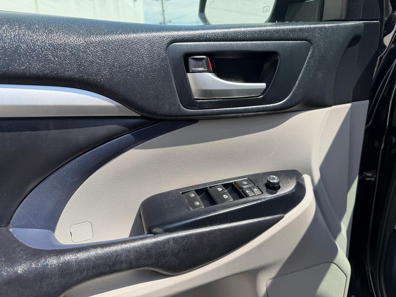 Toyota Highlander XLE V6 AWD (Natl) 2017