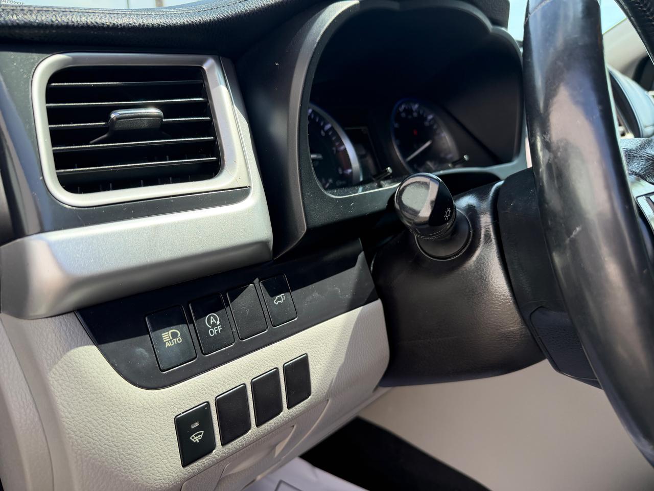 Toyota Highlander XLE V6 AWD (Natl) 2017