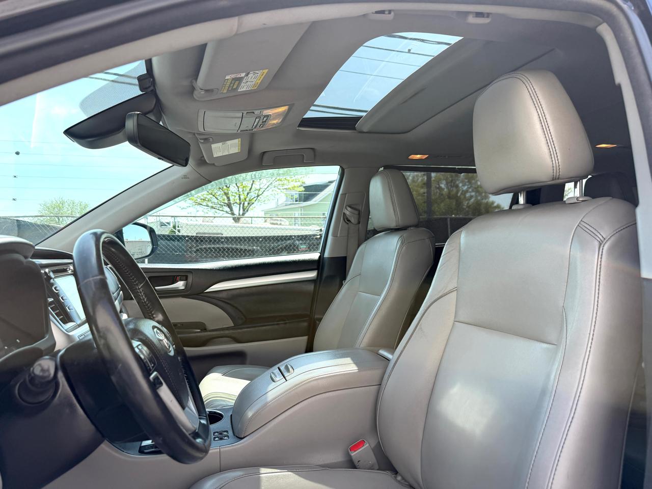 Toyota Highlander XLE V6 AWD (Natl) 2017