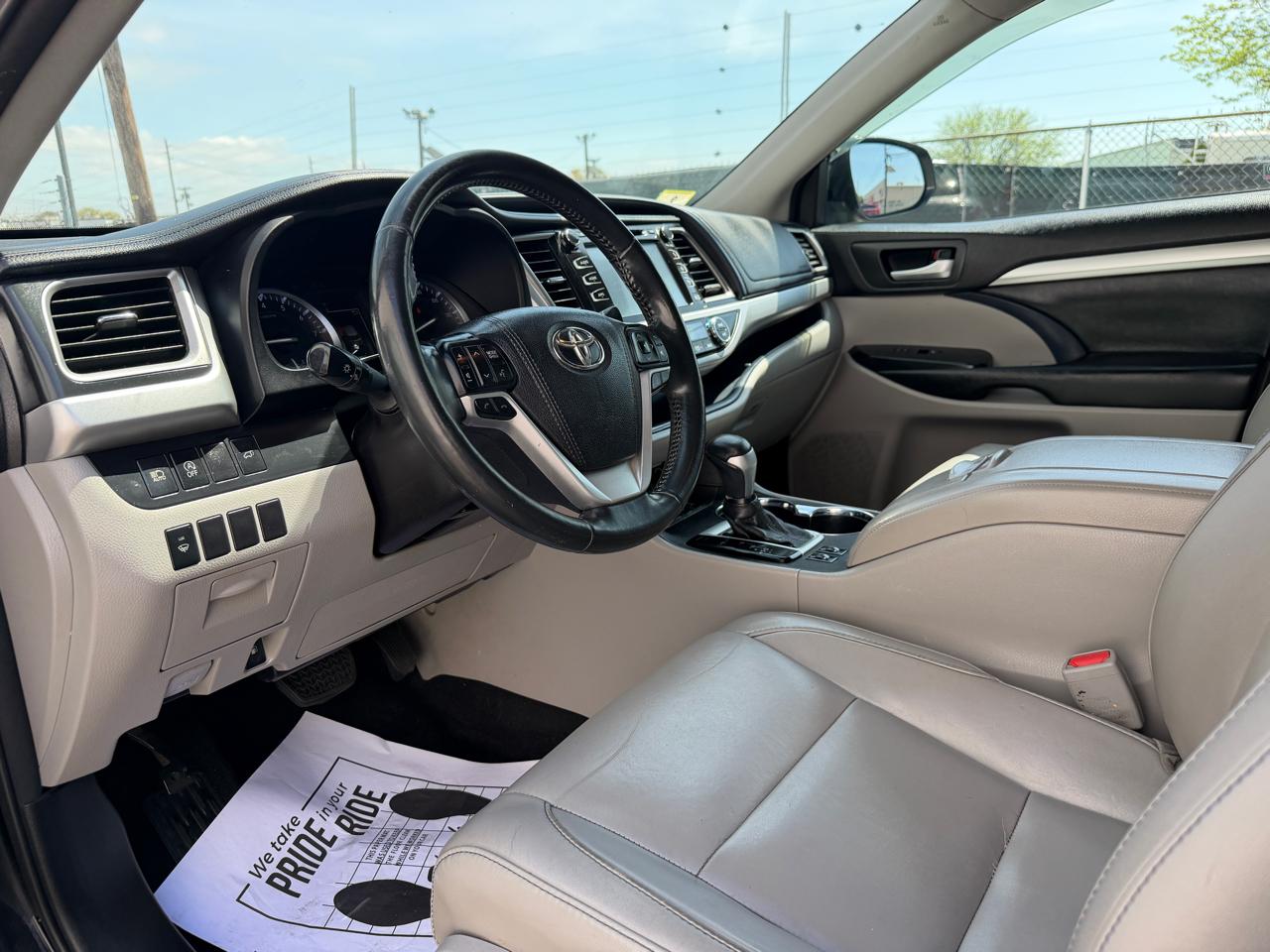 Toyota Highlander XLE V6 AWD (Natl) 2017