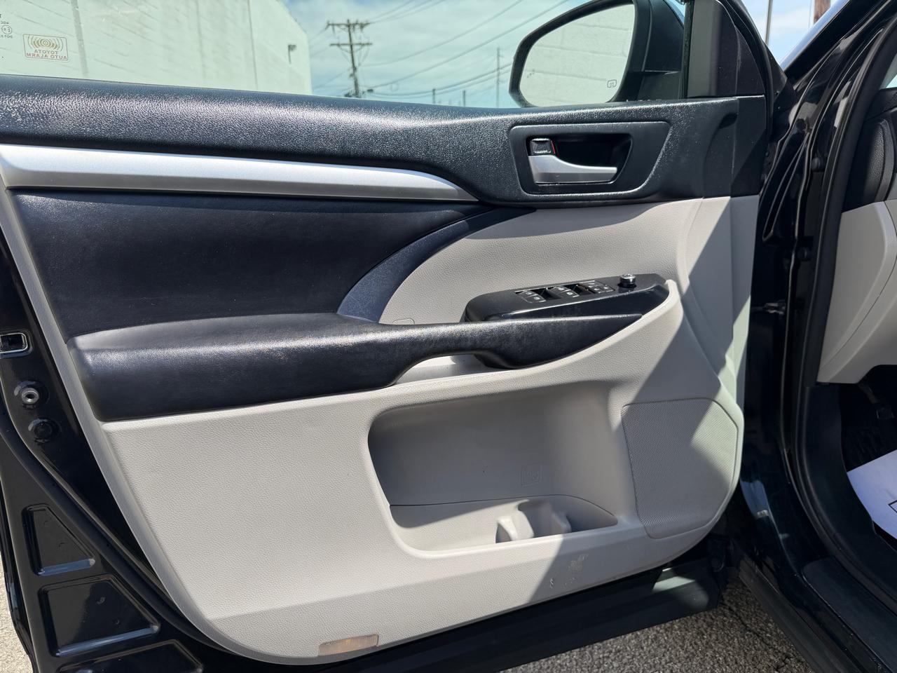 Toyota Highlander XLE V6 AWD (Natl) 2017