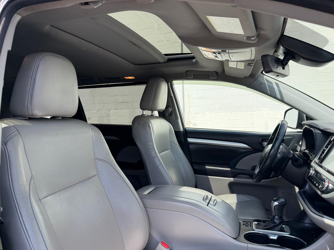 Toyota Highlander XLE V6 AWD (Natl) 2017