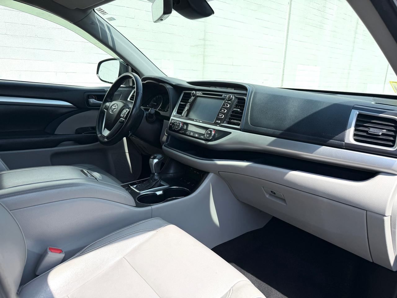 Toyota Highlander XLE V6 AWD (Natl) 2017