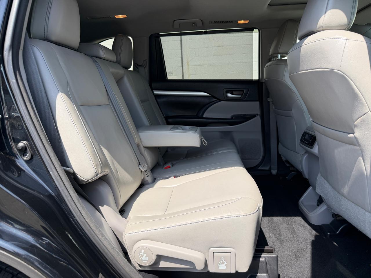 Toyota Highlander XLE V6 AWD (Natl) 2017