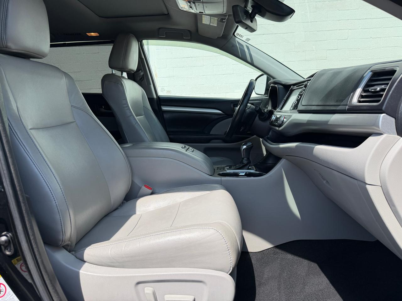 Toyota Highlander XLE V6 AWD (Natl) 2017