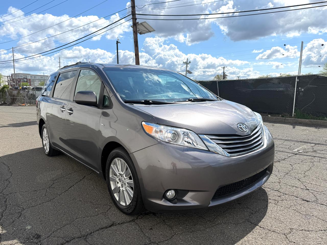 Toyota Sienna Limited Premium AWD 7-Passenger (Natl) 2017