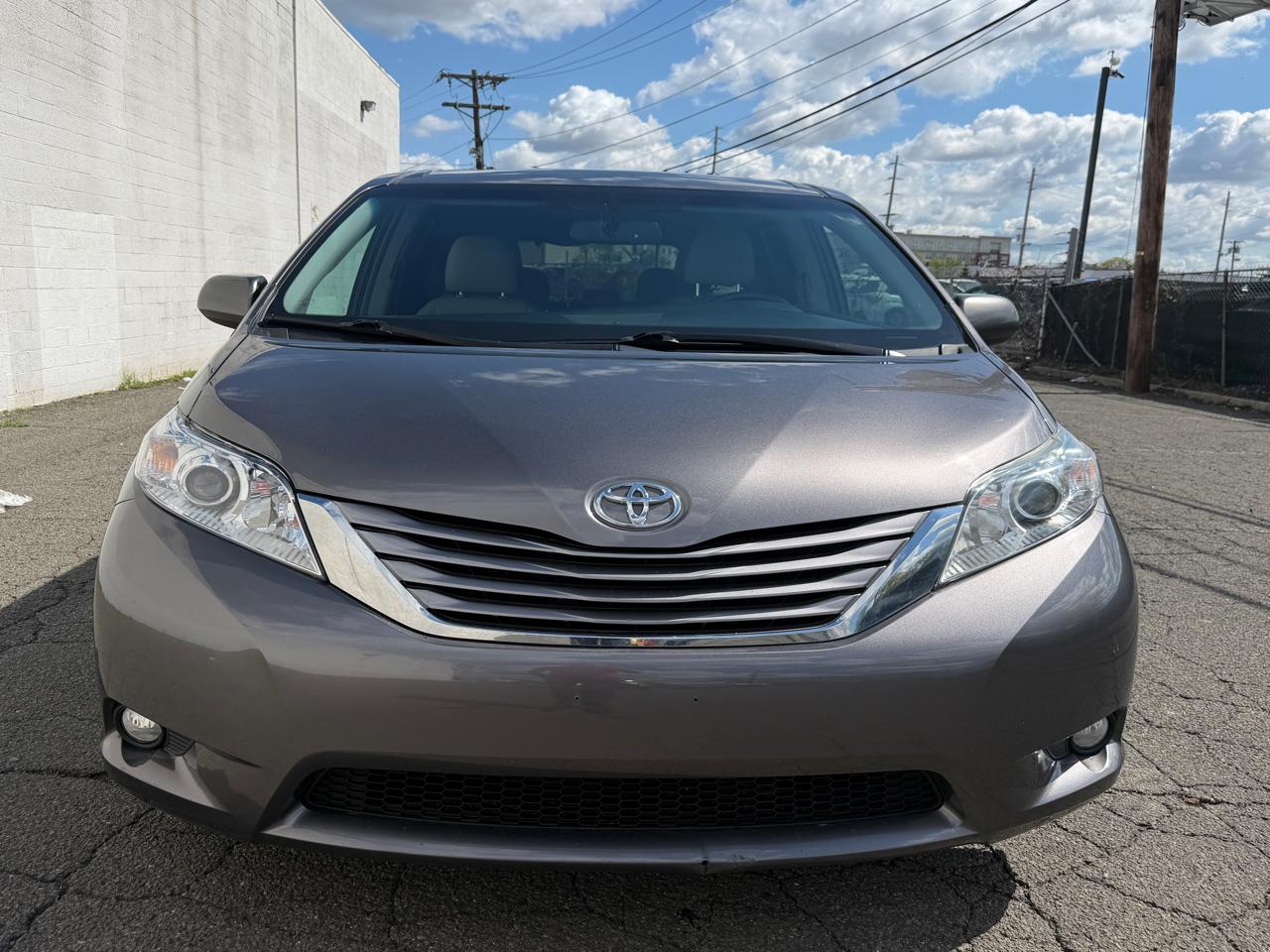 Toyota Sienna Limited Premium AWD 7-Passenger (Natl) 2017