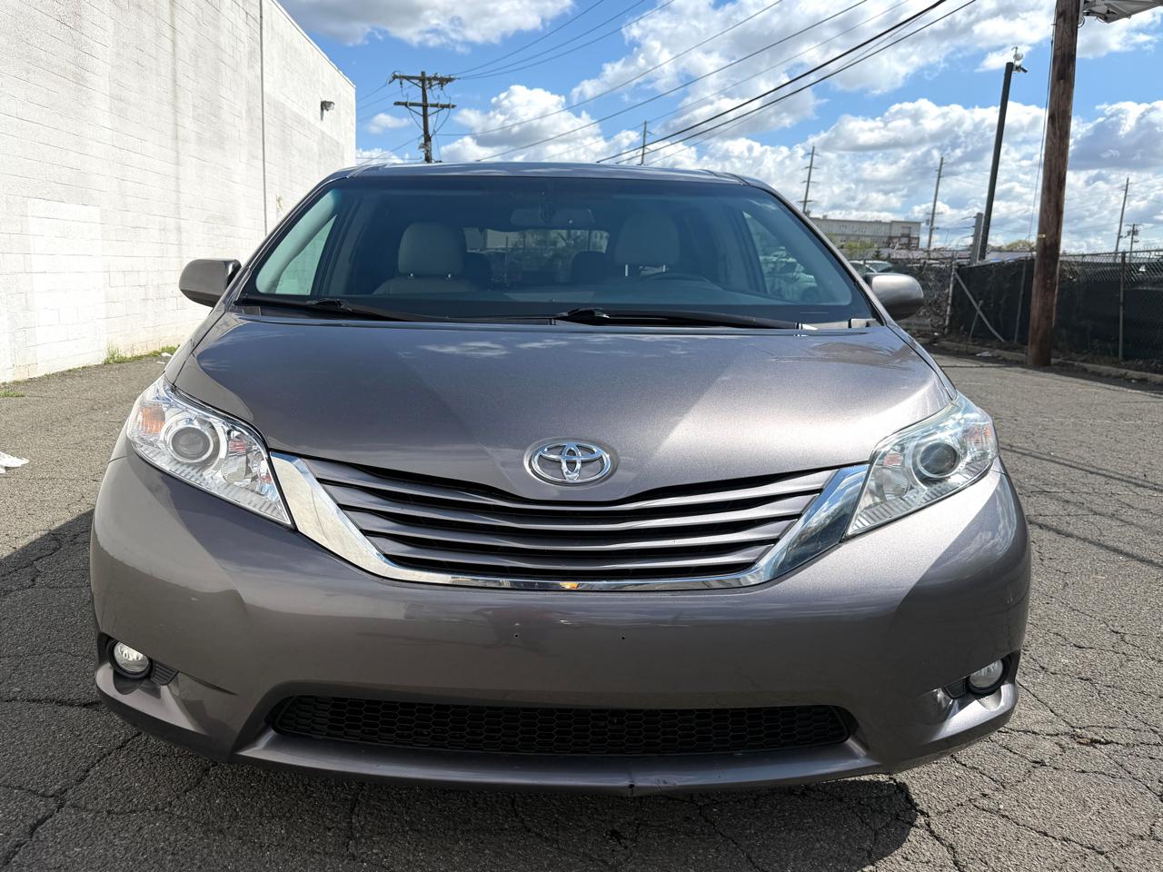 Toyota Sienna Limited Premium AWD 7-Passenger (Natl) 2017