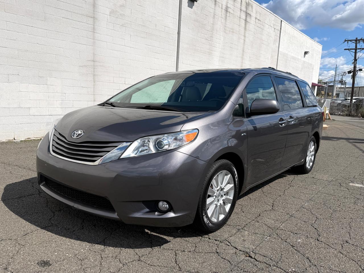 Toyota Sienna Limited Premium AWD 7-Passenger (Natl) 2017