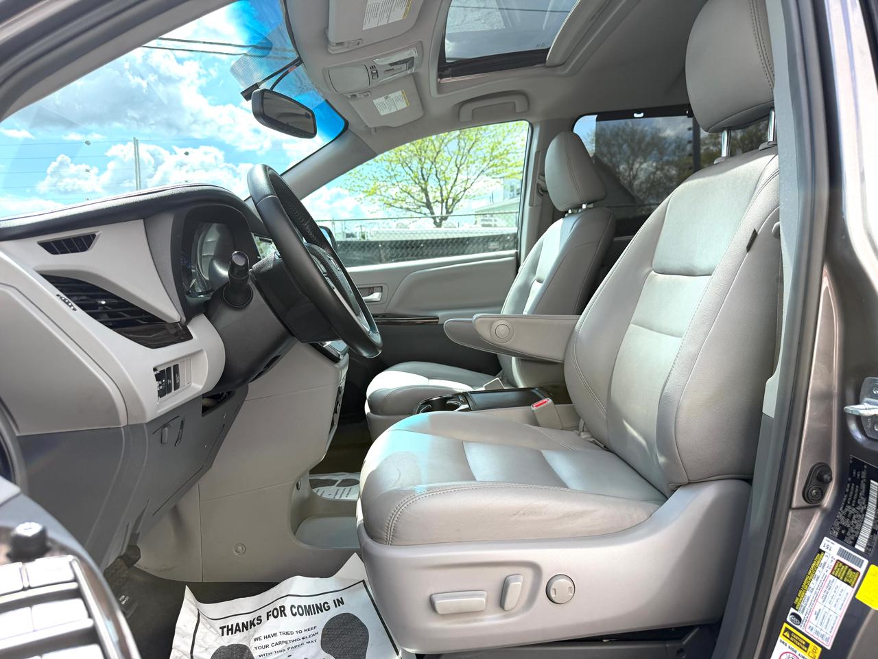 Toyota Sienna Limited Premium AWD 7-Passenger (Natl) 2017